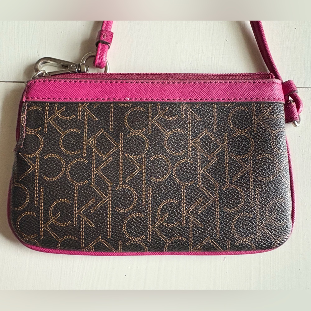 Calvin Klein | Pink & Brown Mongram Wristlet 🤎 - Picture 4 of 11